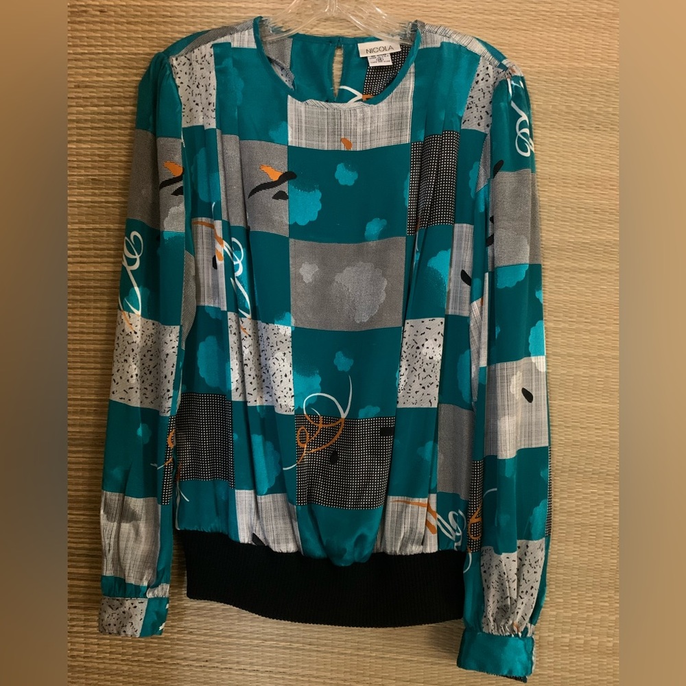 Nicola top size medium